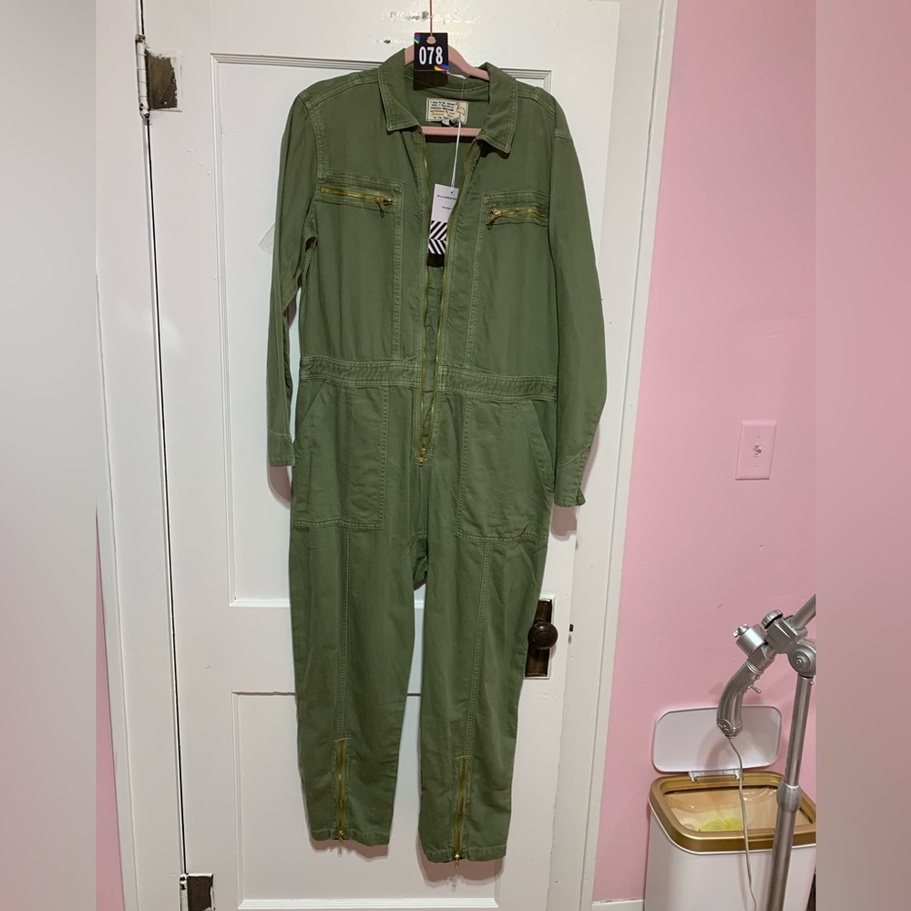 New with tags, Sandrine Rose green, zip up, long sleeve jumpsuit
Size large